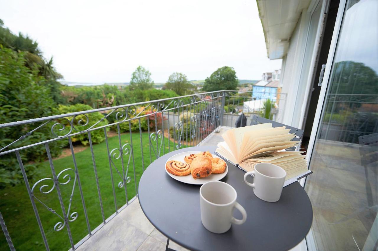 Sea Gem- Beautiful Family Home With Stunning Sea Views & Garden Тенбі Екстер'єр фото