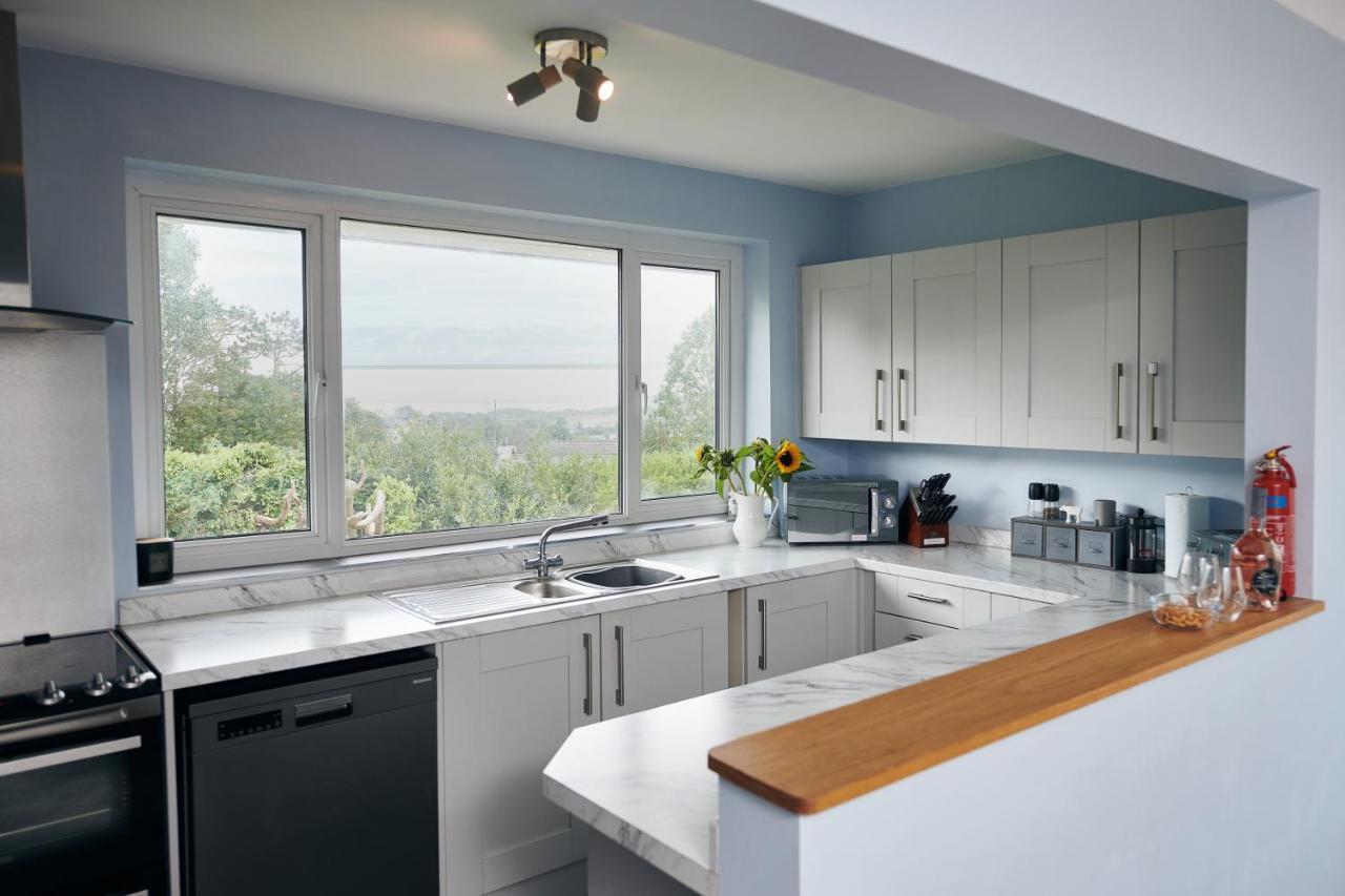 Sea Gem- Beautiful Family Home With Stunning Sea Views & Garden Тенбі Екстер'єр фото
